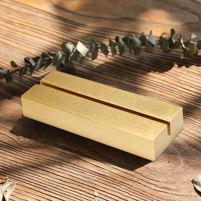 Produktbild von Paket von 4 Holz-Kartenhaltern, goldene Holzständer, stabile Platzkartenhalter, Menükartenhalter, Postkartenhalter, Fotohalter für Hochzeiten, Feiern, Holzständer