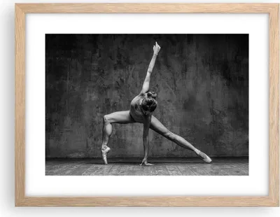 Produktbild von Gerahmtes Poster - Rahmen in heller Eiche - Tanz Figur Schwarz und Weiß - 40x30 cm - Wand Bild - Wanddeko - Wandbilder - Wandposter - Bilderrahmen - Bilder - Kunstdruck - Wandbild - P2NAA40x30-4348