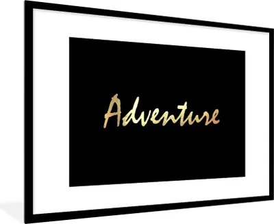 Produktbild von MuchoWow® Gerahmtes Poster Zitat - Abenteuer - Gold 90x60 cm - Poster mit Schwarzem Bilderrahmen Wandposter Rahmen Foto Bilder - Wanddekoration - Fotos