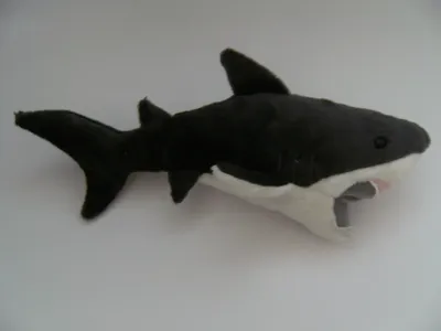 Produktbild von Plüschtier Hai 26cm dunkelgrau Kuscheltiere Stofftiere Meerestiere Ozean Fische Meer
