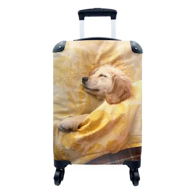 Produktbild von MuchoWow® Koffer Handgepäck Trolley Rollkoffer Kleine Reisekoffer mit 4 Rollen - Golden Retriever Welpe liegt auf dem Bett - Cabin Size < 55x40x23 cm & 55x40x20 cm - Fotokoffer - Kabinenkoffer - Boardgepäck - Reise-Box - Reisekoffer - Reisegepäck - Koffer mit Bild - Trolley für Kinder