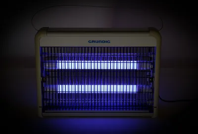 Produktbild von Elektronischer LED-Insektenvernichter von Grundig, umweltschonend, geruchsfrei, ohne Chemikalien, 220 - 240V, Größe (LxHxT) ca. 38 x 28,5 x 7,5 cm