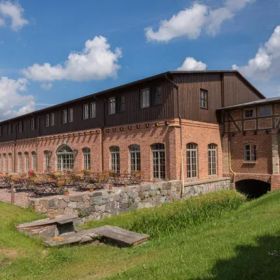 Produktbild von Jochen Schweizer Kurzurlaub im Gutshof Ulrichshusen für 2 (3 Nächte); Erlebnis verschenken oder selbst erleben; Gutschein gültig für 2 Personen