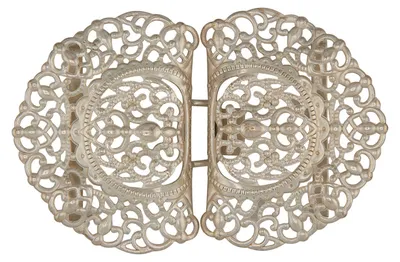 Produktbild von Dirndlschürzenschließe "Talea" mit Ornamentmuster 51485 - Stegbreite 4 cm | Weißgold