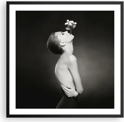 Produktbild von Gerahmtes Poster - Schwarzer Rahmen - Nackt Frau Blumen - 60x60 cm - Wand Bild - Wanddeko - Wandbilder - Kunstposter - Wandposter - Bilderrahmen - Bilder - Kunstdruck - P2BAC60x60-4849