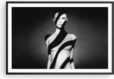 Produktbild von Gerahmtes Poster - Schwarzer Rahmen - Nackt Frau Fotografie - 91,5x61 cm - Wand Bild - Wanddeko - Wandbilder - Kunstposter - Wandposter - Bilderrahmen - Bilder - Kunstdruck - Wandbild P2BAA91x61-4221