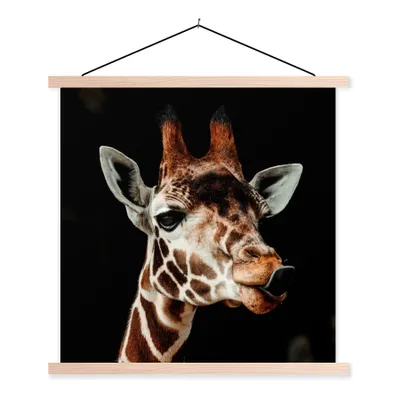 Produktbild von MuchoWow® Textilposter Giraffe - Tiere - Schwarz 120x120 cm mit holzfarbenen Rahmen - Textil-Poster