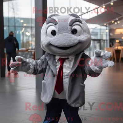 Produktbild von Maskottchen REDBROKOLY einer Silberkrabbe mit Blazer und Fäustlingen