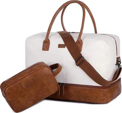 Productafbeelding van Witte reistas voor dames, geschikt voor een weekend, met schoenencompartiment en toilettas