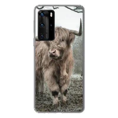 Produktbild von MuchoWow® Handyhülle Schutzhülle Hülle für Huawei P40 Pro Schottischer Highlander - Wald - Nebel - Kuh - Tiere - Natur Silikon Softcase Handy Hülle - Schutz