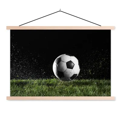 Produktbild von MuchoWow® Textilposter Fußball auf der Wiese 150x100 cm mit holzfarbenen Rahmen - Posters