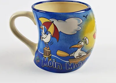 Produktbild von Moin Moin Becher schiefe Tasse bauchig Robbe Leuchtturm Möwe Souvenir schräg