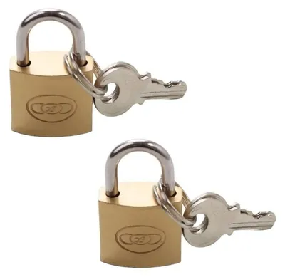 Image de Deux cadenas identiques avec clés, pour valises et casiers
