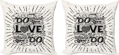 Immagine prodotto di ABAKUHAUS Love What You Do Set di copricuscini (2 pezzi), illustrazione vintage disegnata a mano con scritte ed elementi decorativi, 60 x 60 cm, bianco sporco nero