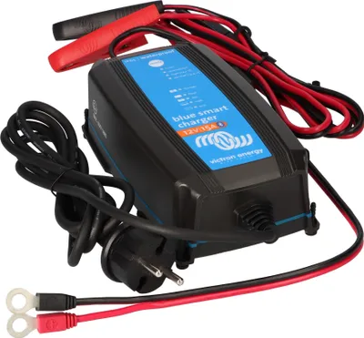 Image de Victron Energy Blue Smart Chargeur de batterie 12 volts 15 ampères 230V - Chargeur de batterie de voiture - Mainteneur de batterie et désulfurateur - Protégé IP65 - Bluetooth - CEE 7/17