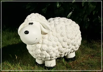 Produktbild von Gartenfigur Schaf Weiss Polystone detailgetreu handbemalt wetterfest H 33 x B 44 x T 24 cm