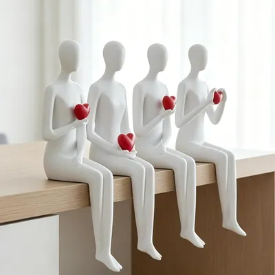4 abstrakte Denker-Statuen mit rotem Herz, Harz, 21 cm, weiß