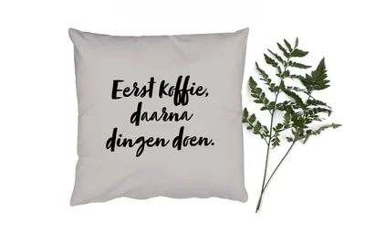 Produktbild von MuchoWow® Zierkissen Sofakissen Wohnzimmer Dekokissen 40x40 cm Zitat - Erst Kaffee, dann etwas tun - Taupe - Foto Kissen - Schlafzimmer Dekoration