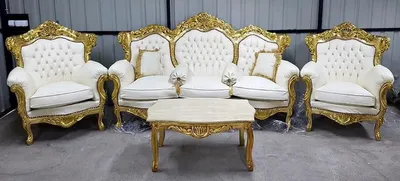 Produktbild von Casa Padrino Barock Wohnzimmer Set Weiß / Gold - 1 Barock Kunstleder Sofa & 2 Barock Kunstleder Sessel - Wohnzimmer Möbel im Barockstil - Barock Möbel - Barock Wohnzimmer Einrichtung