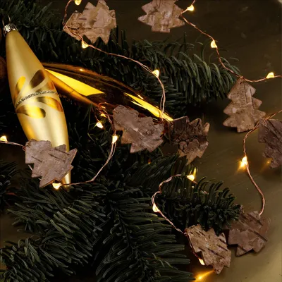 Produktbild von LED Kupferdraht Lichterkette mit Tannenbäumen aus Holz, batteriebetrieben (3xAA)
