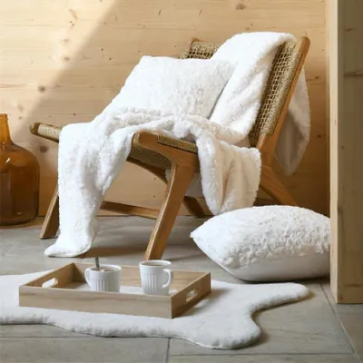 Produktbild von Flauschige Kunstfelldecke warm und gemütlich