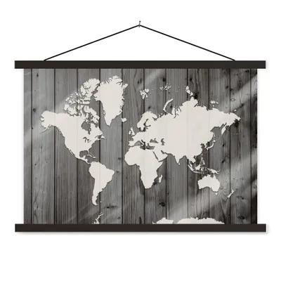 Produktbild von MuchoWow® Textilposter Weltkarte - Holz - Schwarz - Weiß 120x80 cm mit schwarzem Rahmen - Wanddeko