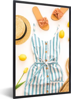 Produktbild von MuchoWow® Gerahmtes Poster Flip-Flops - Overall - Hut 60x90 cm - Poster mit Schwarzem Bilderrahmen Wandposter Rahmen Foto Bilder - Kunst