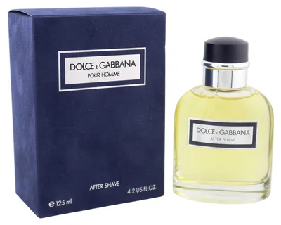 Edles After Shave mit transparenter Flasche und silbernem Verschluss, neben samtblauer rechteckiger Verpackung.