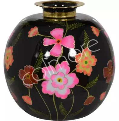 Productafbeelding van Handgeschilderde vaas met bloemen, zwart emaille met gouden accenten. Afmetingen: 24x24x26