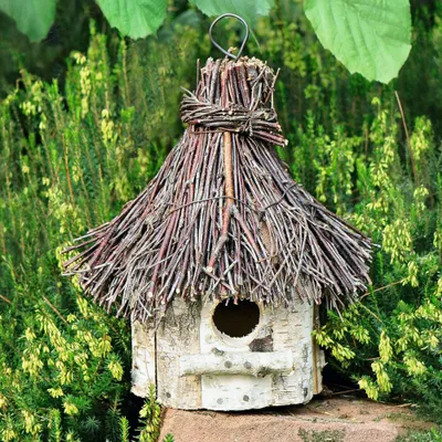 Produktbild von Vogelhaus Birke Holz rund Reisigdach – Nistkasten