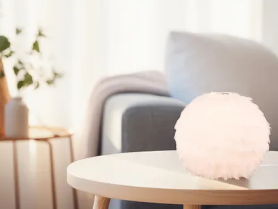Produktbild von LED Tischlampe ausgefallen mit Kugel Lampenschirm Plüsch Ø 30cm für Wohnzimmer