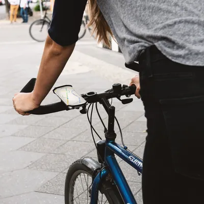 Produktbild von kwmobile Handy Fahrrad Halterung Universal Halter - Fahrradhalterung Handyhalterung aus Silikon für alle Fahrradlenker - Schwarz