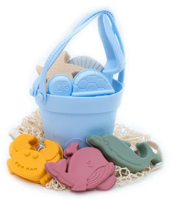 Produktbild von Intirilife 9-teiliges Sandspielzeug aus Silikon in Blau - 15.5 x 14 cm - Strand Spielzeug für Sandkasten mit 6 Förmchen Eimer Schaufel und Tragetasche Netzbeutel für Mädchen und Jungen