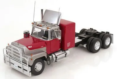 Produktbild von Road King 1:18 Mack RL700L 1974 - redmetallic/silver