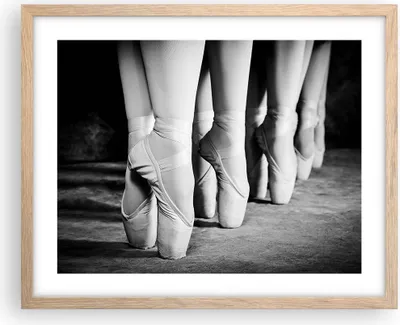 Produktbild von Gerahmtes Poster - Rahmen in heller Eiche - Ballettschuhe Füße Tanz - 50x40 cm - Wand Bild - Wanddeko - Wandbilder - Wandposter - Bilderrahmen - Bilder - Kunstdruck - Wandbild - P2NAA50x40-4222