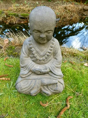 Produktbild von Buddha Mönch Gartenfigur 42 cm 13 kg schwer aus Beton