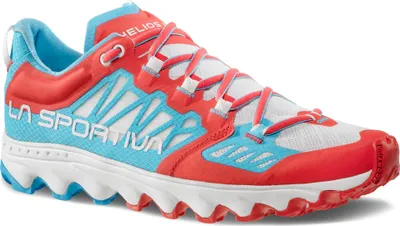 Trailrunning-Schuhe für Damen "Helios III Woman" von La Sportiva in Rot und Blau mit atmungsaktiven Materialien.