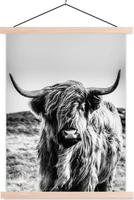 Produktbild von MuchoWow® Textilposter Kuh - Schottisches Hochlandrind - Schwarz - Weiß - Tier - Natur - Wildtiere 60x80 cm mit holzfarbenen Rahmen - Wandbild