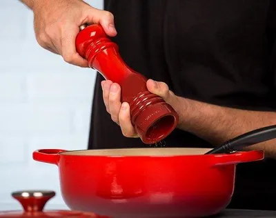 Immagine prodotto di Macinapepe regolabile da 40 g, rosso, in legno