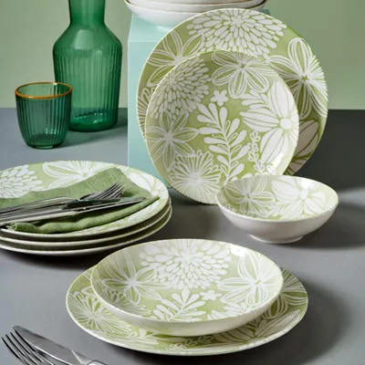 Produktbild von Hermia Concept, Hochwertiges 18-teiliges Dinner Set aus 100% Porzellan, Pistaziengrün und Weiß | 6 Servierplatten (25x25x3 cm), 6 Teller (20x20x4 cm), 6 Schalen (15x15x4,5 cm) | Spülmaschinen- und mikrowellengeeignet.