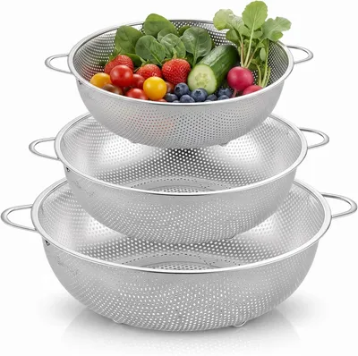 Imagen del producto de Juego de tres coladores de acero inoxidable, microperforados, para la cocina