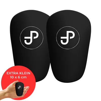 Produktbild von JDP Mini Schienbeinschoner Fußball 10 x 6 cm, Schwarz, extra kleine Schienbeinschützer für Herren, Damen & Kinder