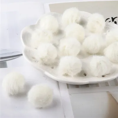 Obrázek produktu pro Bambule, bambulka, z umělé kožešiny bílá 2,5 cm / 1ks
