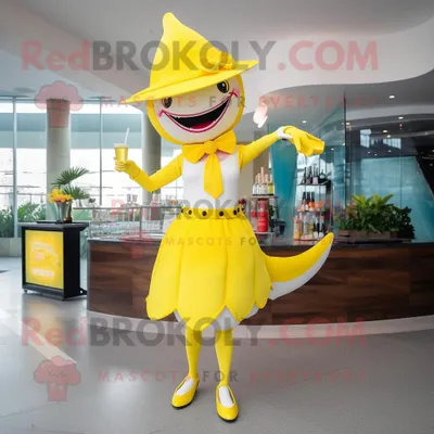 Produktbild von Zitronengelber REDBROKOLY Hai Maskottchen kostüm gekleidet in ein Cocktailkleid und Baskenmützen