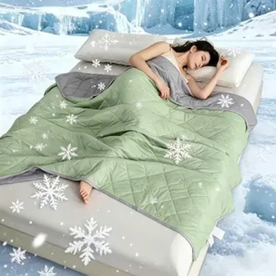 Produktbild von Kühlende Sommerdecke Hellgrün 150x200 cm Tagesdecke Leichte Decke gesteppt und ideal für heiße Sommernächte
