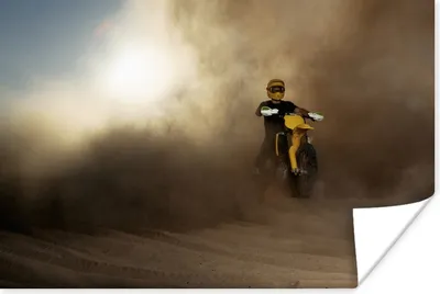 Produktbild von MuchoWow® Poster Ein Mann auf einem gelben Motorrad in einer Staubwolke 90x60 cm - Schlafzimmer