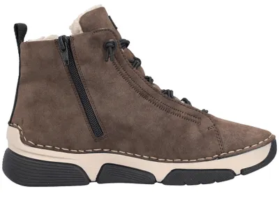 Imagen del producto de Zapatos de cordones marrones para mujer de la marca Rieker, ideales para uso diario