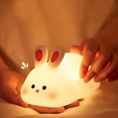 Produktbild von Silikon Kindernachtlampje mit Berührungssensor – Warmes Licht – 30 Minuten Timer – USB-ladbar – Weich, sicher und BPA-frei – Ideal für Baby- und Kinderzimmer
