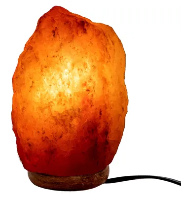 Obrázok produktu pre Fisura – lampa z soľnej jaskyne Salt Range, Pakistan. Váha 2 až 3 kg, s drevenou základňou, kábel