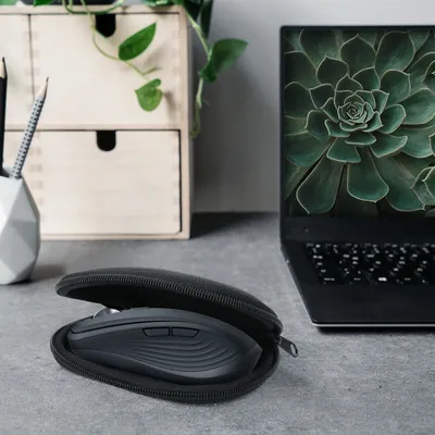 Produktbild von kwmobile Neopren Maustasche für Logitech MX Anywhere 3 / 3S, Schwarz, mit Reißverschluss und Rundumschutz